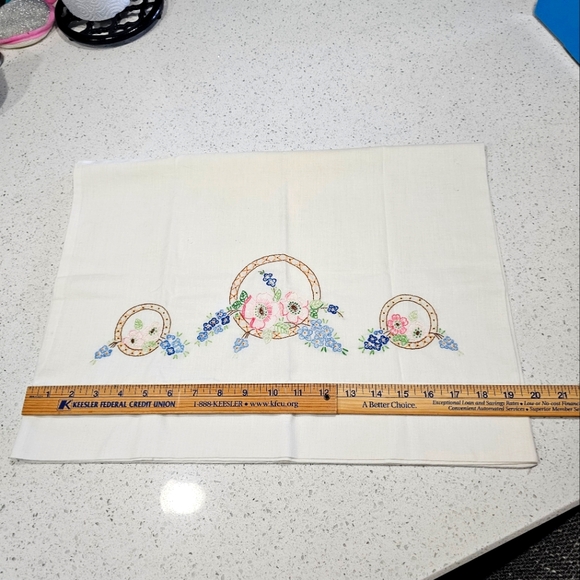 Hand Embroidered 2 Standard Size Vintage Pillowcases Floral Flowers *Read* - Picture 10 of 12